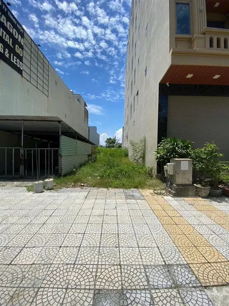 Bán lô 150m2(5x30) mặt tiền đường biển trường sa