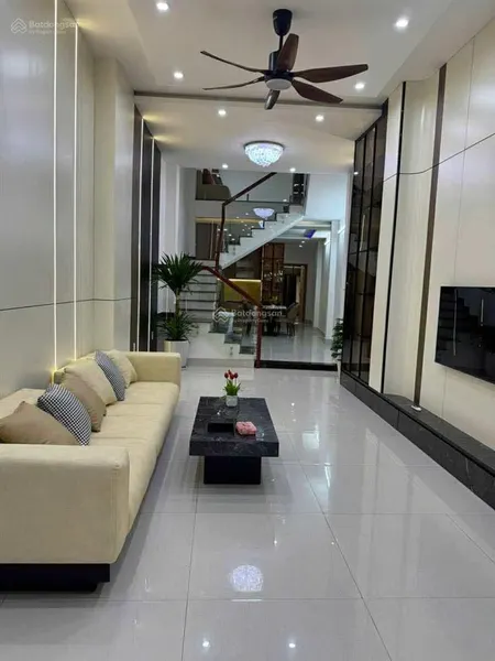 Chính chủ bán nhà 3 tầng mặt tiền trưng nữ vương