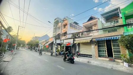 Gấp nhà mặt tiền 4 tầng kd sầm uất ngang gần 7m ngay kha vạn cân chợ thủ đức