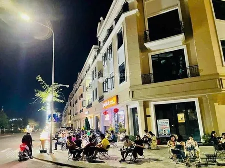 Bán nhà mặt phố trung tâm đông hà 75m, hợp đồng thuê sẵn 33tr/tháng, giá chỉ 1.8 tỷ