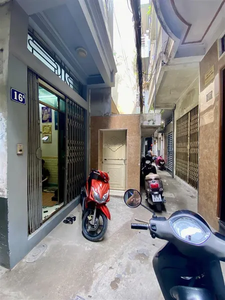 Bán nhà phố thanh nhàn gần phố vài nhà ra đường ô tô dừng dỗ nhà gần công viên 18 mét, 4 tầng