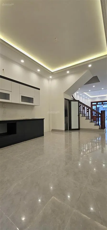 Phúc lợi 75m2 5 tầng mới koong nhà nhiều phòng ngủ phù hợp hộ đông người gần trường chợ