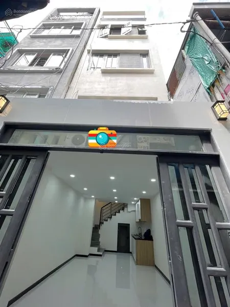 Bán nhà mới 5 tầng vị trí trung tâm quận 1