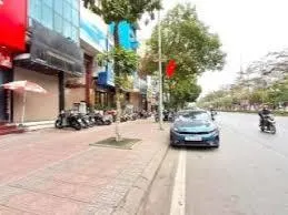 Bán nhà mặt phố tại ngô gia tự, 320 triệu/m2, 132m2, chính chủ giá cực chất