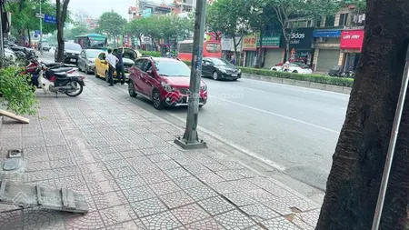 Bán nhà c4 mặt phố nguyễn văn cừ 71m vỉa hè rộng, kinh doanh chỉ hơn 13 tỷ còn thương lượng.