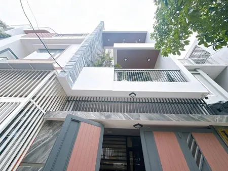 Tôi cần tiền bán nhà phan liêmđakaoq1, gần công viên lê văn tám. 3tỷ930/67,9m2 đang cho thuê 27tr