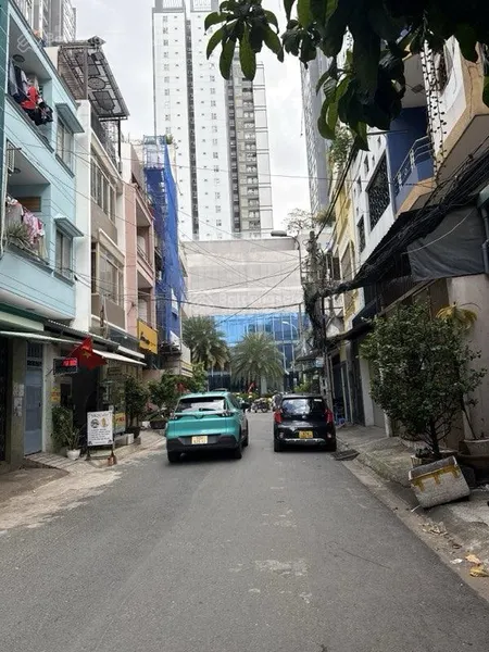 Chính chủ cần bán nhà định cư nước ngoài, đường 3 tháng 2 quận 10. 4,8x19 kc 7 tầng. giá 29,1 tỷ