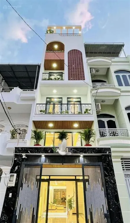 Tôi cần bán gấp nhà đường hòa hưng, quận 10. giá 6,2tỷ/ 57,6m2 1 trệt, 3 lầu, có sân thượng lớn.