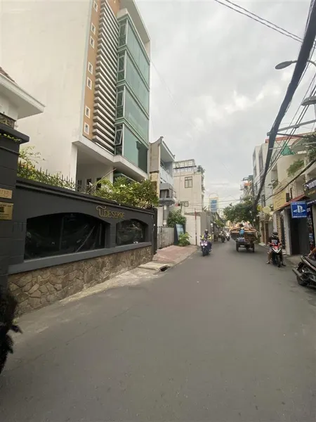 Nhà 3 tầng cực rộng thành thái quận 10, thích hợp biệt thự hoặc căn hộ dịch vụ