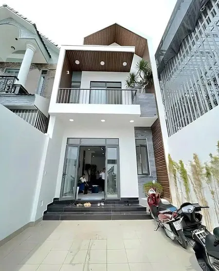 CHỈ 2 TỶ 3 – SỞ HỮU NGAY NHÀ PHỐ 1 TRỆT 1 LẦU HIỆN ĐẠI - TRONG KHU DÂN CƯ SẦM UẤT