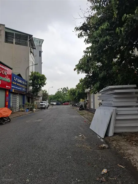 Bán đất cự khối long biên hà nội diện tích 85m2 * 6m * 15,230 tỷ ôtô chánh vỉa hè sẵn xưởng 2tầng
