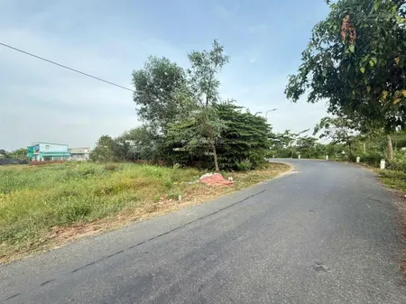 Đất xây biệt thự, kho ,xưởng 2.000m2 [có 300m2 thổ ) gía 7,5 tỉ mỹ lộc cần guộc