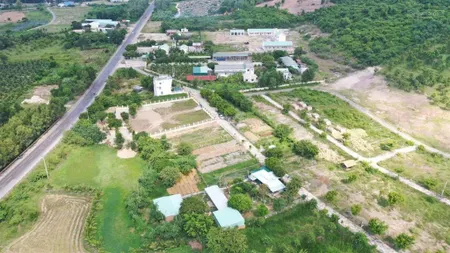 Cần bán nhanh đất thổ cư diên lạc (diên hoà cũ). sát cụm công nghiệp diên thọ vcn đang triển khai.