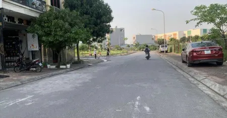 Bán đất đấu giá 31ha trâu quỳ gia lâm. 109m2. đường 15m. kinh doanh tốt.