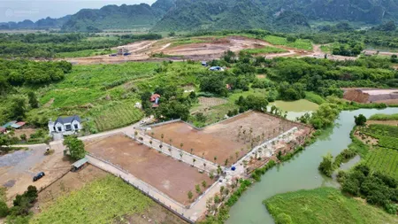 Chính chủ cần bán gấp lô đất chỉ 400/lô dt 80m2 full thổ cư tiếp giáp utopia resort $ villas 80ha