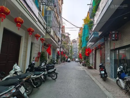 Bán đất mặt ngõ 65 phố kẻ tạnh, giang biên. 46m2, mt 4m, giá 8.2 tỷ, ô tô tránh, sát mặt hồ