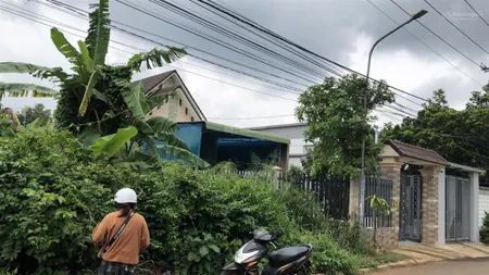 6 lô đất vừa mới ra sổ 2025 , 120m2 ngay trường bình , cần giuộc . 720 triệu , đường oto di chuyển.