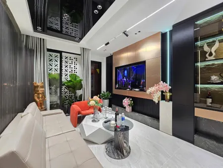 Bán nhà 4 Tầng Có Thang Máy, mặt tiền Nguyễn Tri Phương, gần Sân Bay