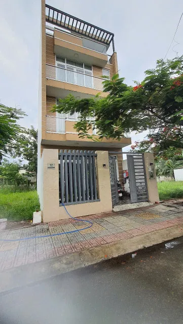 Bán nhà đẹp 4 tầng  kdc Topia Grden khang Điền. Phú hữu Q9 . 6 x17