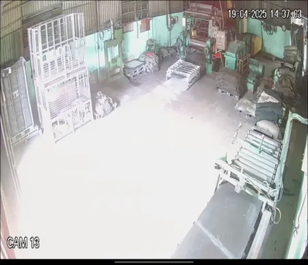 Kính chào quý khách hàng quan tâm đến thông báo này. Chúng tôi xin trân trọng giới thiệu kho xưởng hiện đang được rao bán với nhiều ưu đãi hấp dẫn. Diện tích kho xưởng rộng lớn, phù hợp với nhiều loại hình kinh doanh và sản xuất khác nhau. Vị trí của kho 