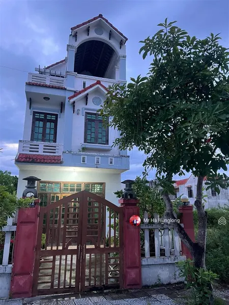 Mặt tiền trường sa đối diện resort sandy beach, dt 150m2, có sẵn nhà 3 tầng