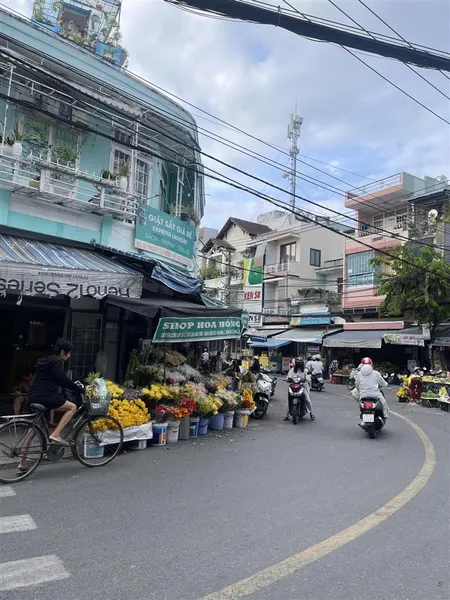 Bán đất tặng căn nhà 2 tầng góc 2 mặt tiền phạm văn nghị 123m2 ngang gần 5m