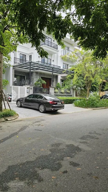 Chủ nhà cần bán biệt thự ciputra đẹp nhất khu k, dt 180m2, mặt tiền 9m, xây 3,5 tâng, giá 80 tỷ