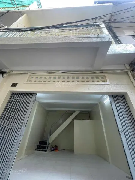 Nhà 3 tầng btct hoàn công phường 15 quận 5 sổ vuông gần mặt tiền nhỉnh 3 tỷ.