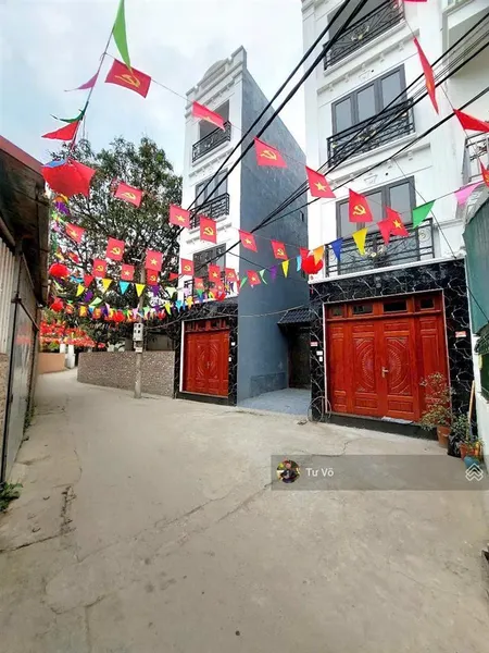 Đang cần bán nhanh căn nhà này mặt đường thông, rộng 6m, ô tô vào, xây đơn lập mỗi tầng 2 phòng ngủ