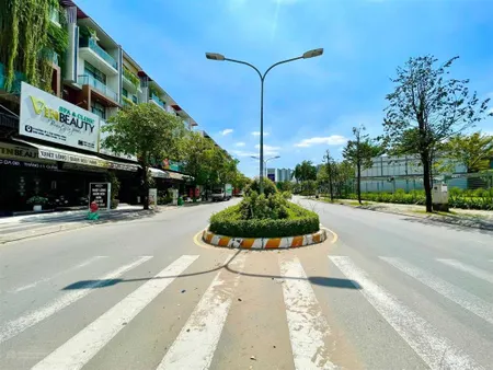 Shophouse chính chủ, shr, thang máy, mt đường 24m, 5x21m, 17.9 tỷ