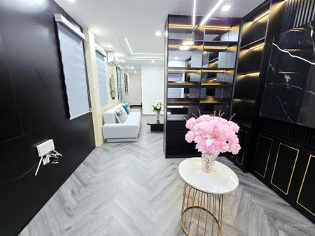 Chủ đã mua biệt thự gửi bán nhà 5 tầng, lô góc, ôtô đỗ cửa. thạch bàn long biêndiện tích 42m2.