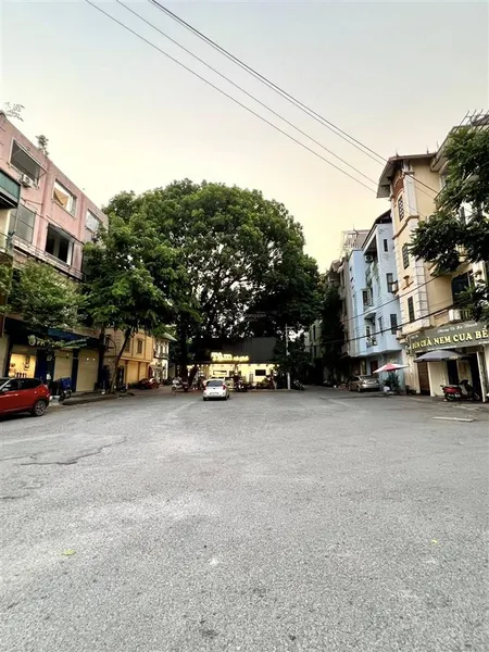 3 tỷ hơn một xíu có ngay nhà nguyễn văn cừ 2 phòng ngủ, ngõ thông hoàng minh đạo ô tô tránh