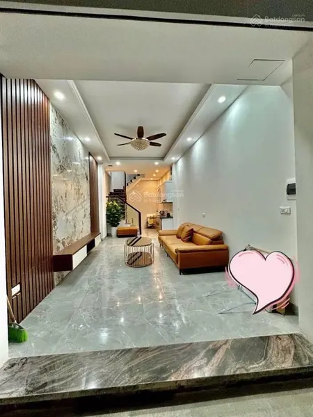 bán nhà cầu giấy, 10m ô tô, sát phố, 37m2, 13 tỷ.