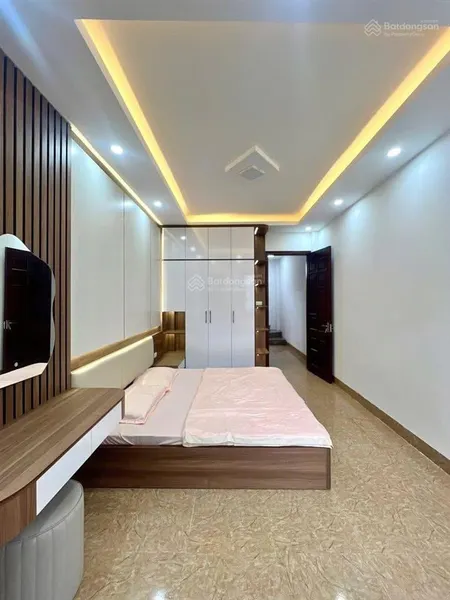 Bán nhà phố hoa bằng 35m2 x 5 tầng, giá 7 tỷ 65, đẹp nhất cầu giấy.
