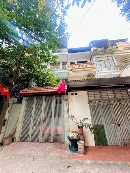Lê trọng tấnxịn như biệt thự100m28.2 tỷmt 5msân oto rộng mênh môngkhu phân lô quân đội vip
