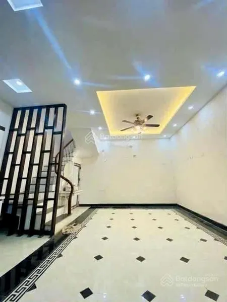 Ngõ chợ khâm thiên lô góc ngõ nông gần phố
