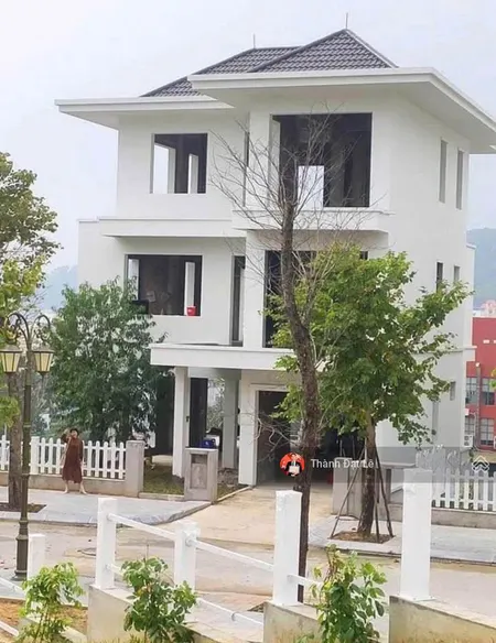 Bán cắt lỗ hơn 2 tỷ căn biệt thự 3,5 tầng 300m2 đồi phoenix, trung tâm du lịch bãi cháy, hạ long