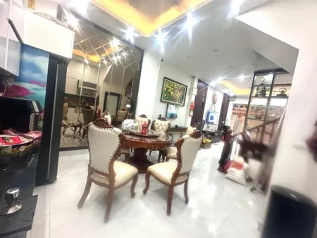 Cần bán nhà ngõ thanh nhàn, ô tô đỗ cửa. dt 82m mt 5m. giá 23 tỷ.