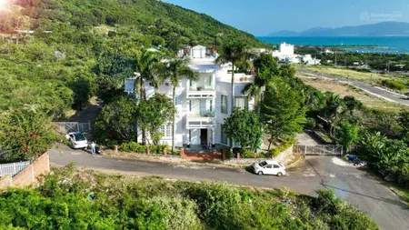 Biệt thự nha trang. view biển trực diện. sổ hồng sở hữu lâu dài. giá bán bằng giá đất