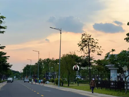Nhà phố 3 tầng hướng tây view kế bên công viên giá 3ty3