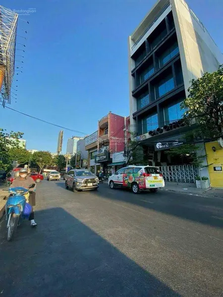 Mt kinh dương vương, q. bình tân dt 50m x 50m. giá 99 tỷ. thương lượng
