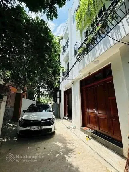 Hàng hiếm cần bán nhà 3 tầng diện tích 36m2, giá 2tỷ9 di chuyển 10 phút ra đường ql6, cầu mai lĩnh
