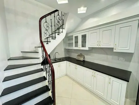 Bán nhà 4 tầng đường cát linh đống đa hà nội. giá 5.9 tỷ (sổ đỏ phân lô vuông)