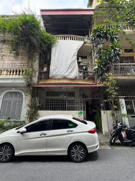 Mặt ngõ yên lạc 75m2 mặt tiền 5.5m 25 tỷ 3tầng cũ xây toà văn phòng kết hợp ở đẹp bài