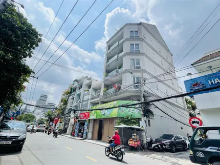 Bán toà chdv góc 2mt nguyễn cửu vân giáp q1. dt 10x25m. hầm 7 tầng. 30 phòng. khoán 280tr/th. 68 tỷ