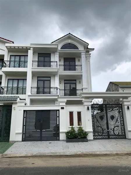 Biệt thự đẹp 281/4a bình lợi. dt 10x18m. trệt 2 lầu st, hẻm rộng 12m. giảm còn 20 tỷ