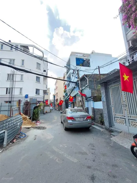 Bán đất đẹp hẻm xe 9 chỗ vào. tiện xây căn hộ dịch vụ. dt 4x17m. vuông. ngay công viên tầm vu