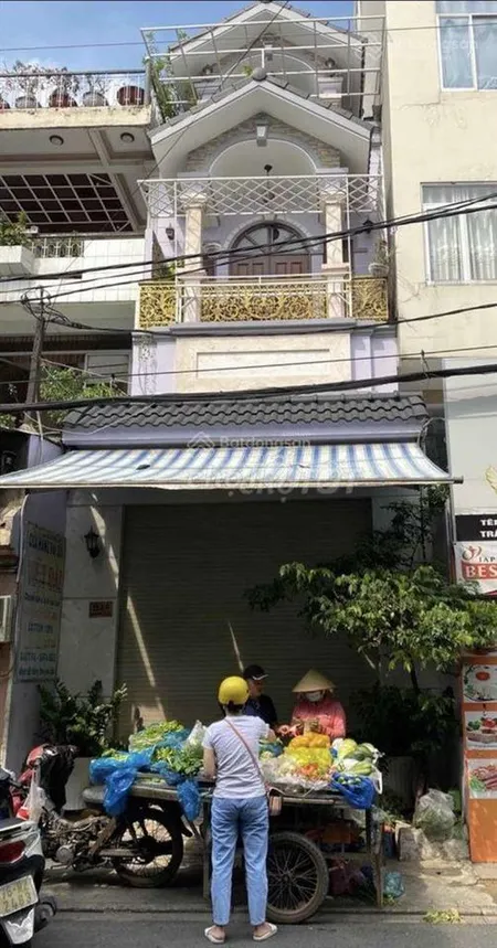 Cần bán nhà hẻm xe hơi nằm trong nhà ở hoàng hoa thám. dt 4.2x18m. trệt, 2 lầu. bán gấp 9.5 tỷ
