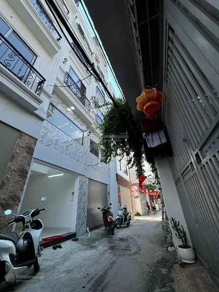 Bán nhà phúc lợi 6 tầng xây mới ô tô vào nhà 6.x tỷ