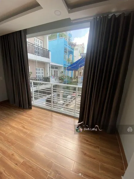 Bán nhà 3/2, q.10, dt 40m2, xây 5 tầng, giá 6 tỷ 4, cho thuê 30 triệu/tháng